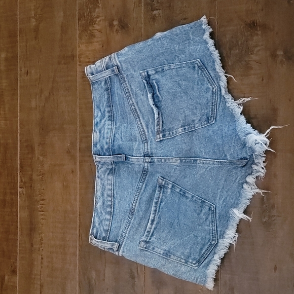 ❤️ Wild Fable High Rise Cheeky Jean Shorts - Picture 2 of 3